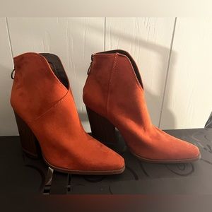 Qupid Ankle Booties, Burnt Orange color, 3.5 inch heel, Women’s Size 10